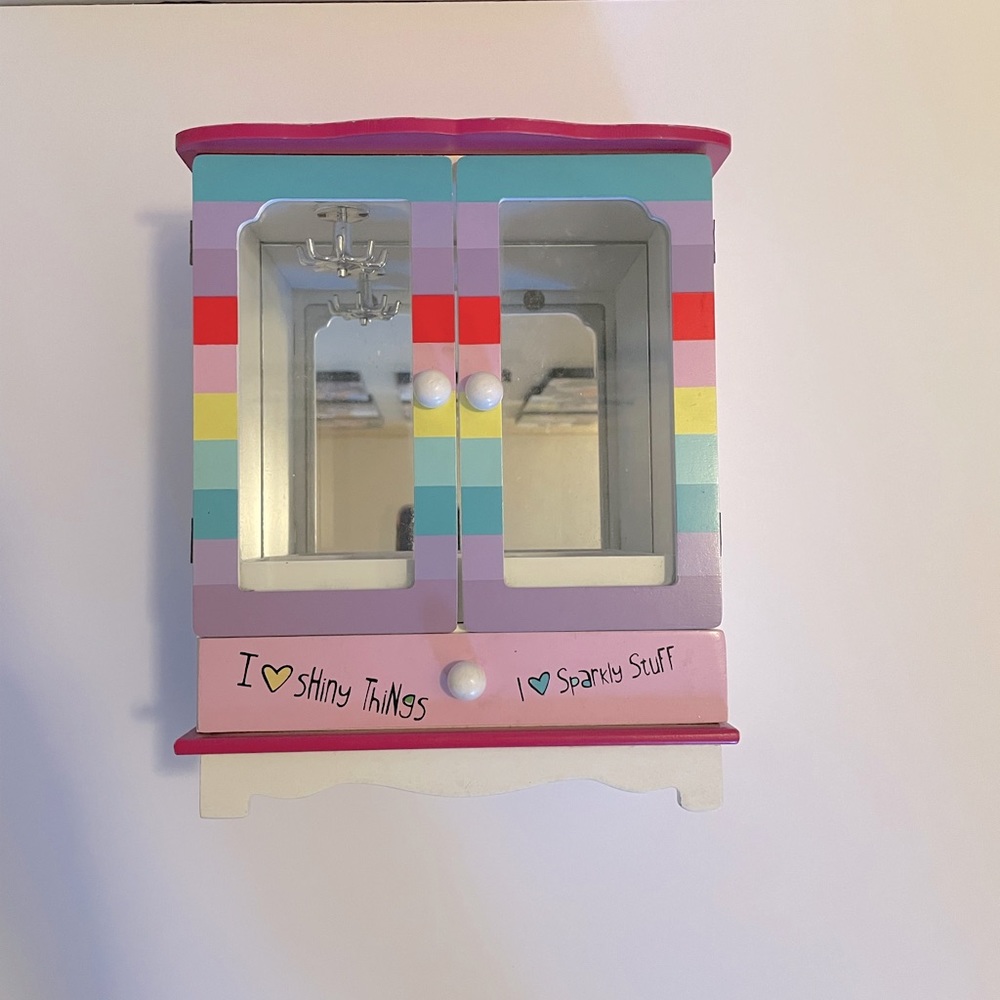 Girl jewelry box